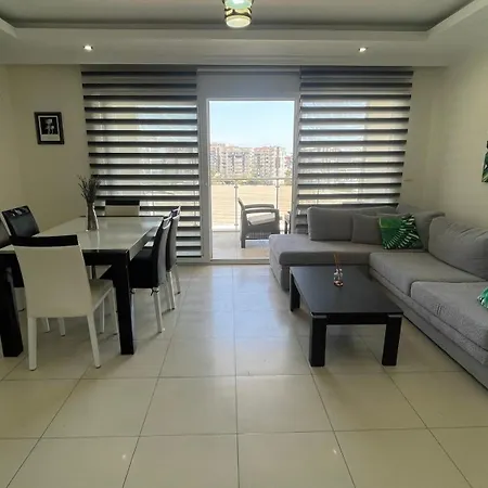 Spacious 4 1 Penthouse With Full Facilities, 500m To The Sea, Avsallar * אלאניה