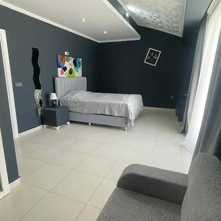 Spacious 4 1 Penthouse With Full Facilities, 500m To The Sea, Avsallar אלאניה